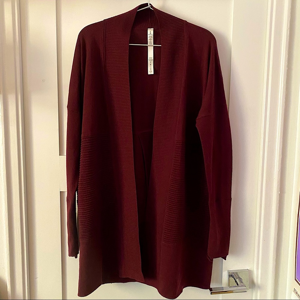 Lululemon Cassis Sit in Lotus Wrap II 💜♥️ Rare color - 100% wool - no pills
